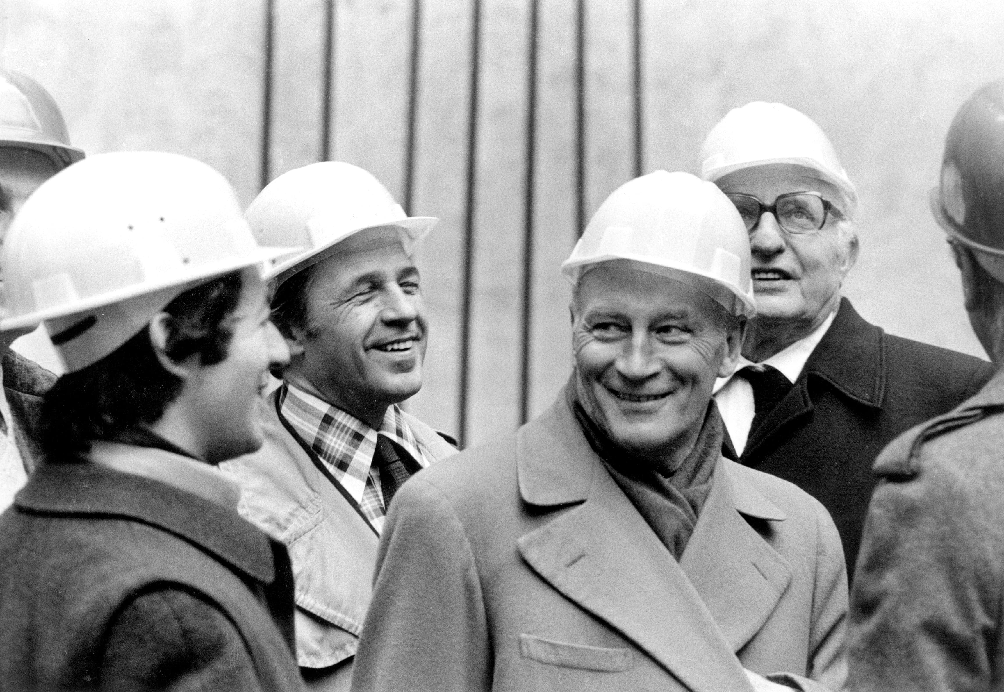 Pierre Boulez et Paul Sacher sur le chantier de l'Ircam, non daté