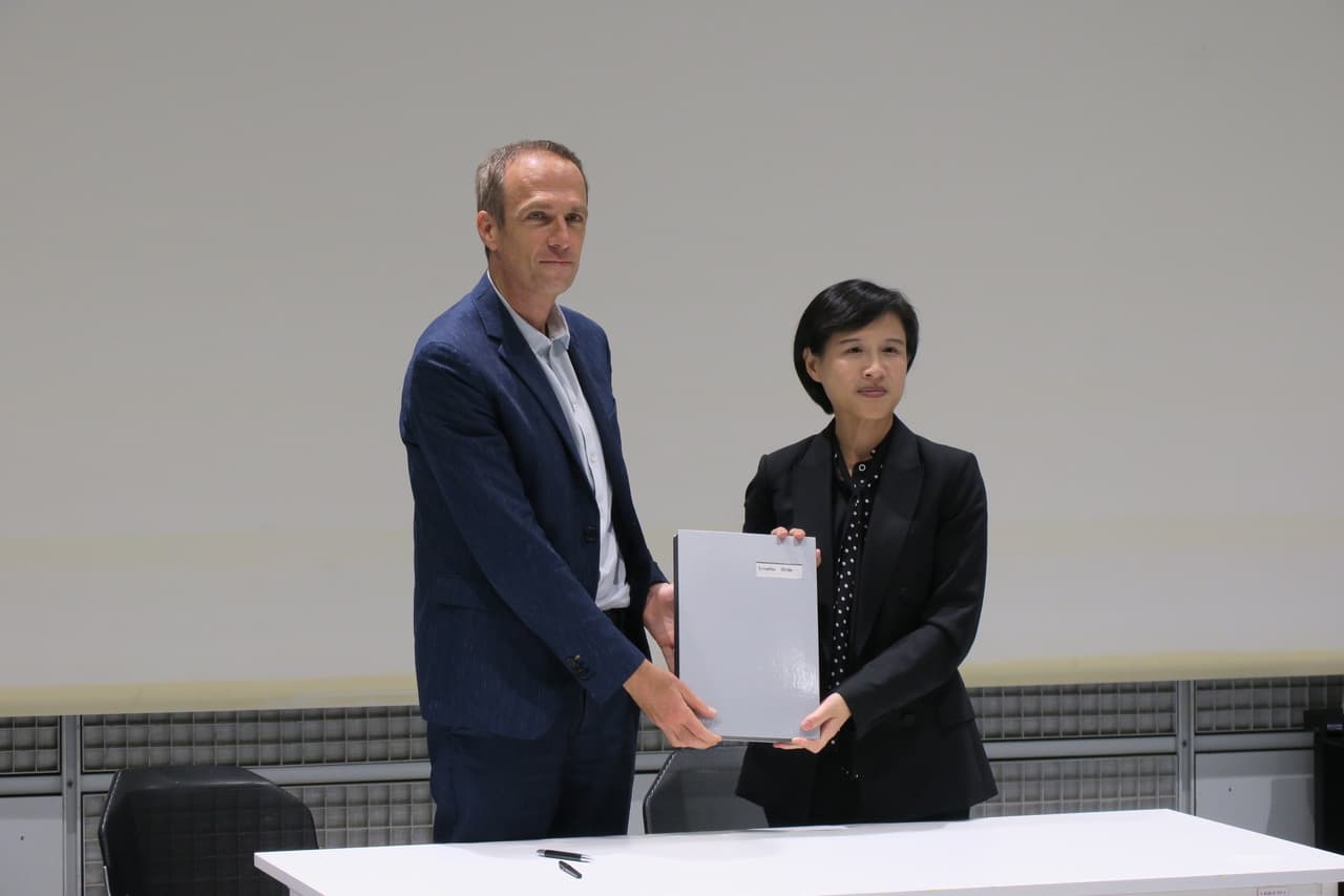 Signature du mémorandum entre le directeur de l'Ircam, Frank Madlener et la ministre de la Culture de Taïwan, Cheng Li-Chiun en septembre 2019 à l'Ircam