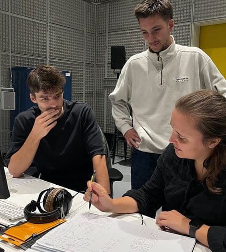 De gauche à droite , Pierre Carré, Victor Bigand et Clara Olivares