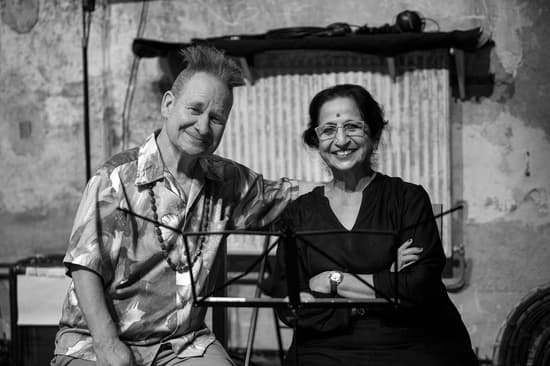 Peter Sellars et Ganavya Doraiswamy / Répétitions de The Nine Jewelled Deer de Sivan Eldar et Ganavya Doraiswamy – Création mondiale - Mise en scène Peter Sellars – Festival d’Aix-en-Provence 2025