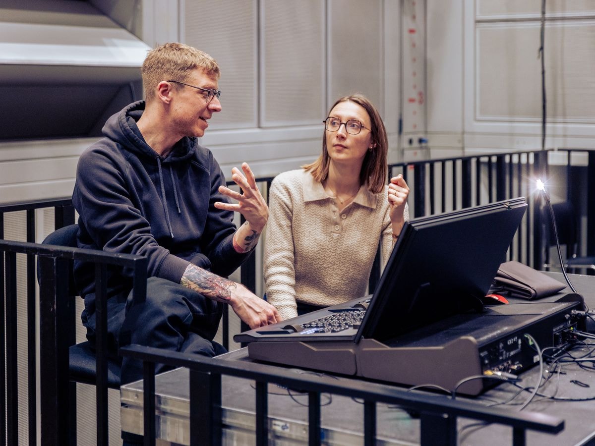 Guillaume Kiene et Lorraine Sarazin (équipe production) à l'Espace de projection